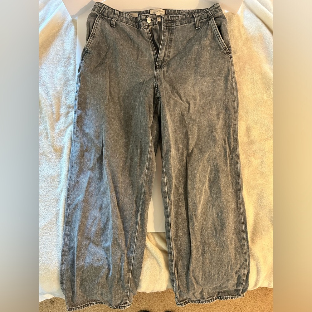 Universal thread straight leg/ baggy style jeans